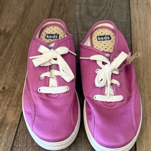 Keds women’s 6.5 Vibrant Pink Sneakers